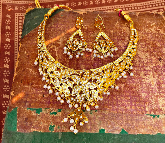 The Noori Jadau Jewelry Set