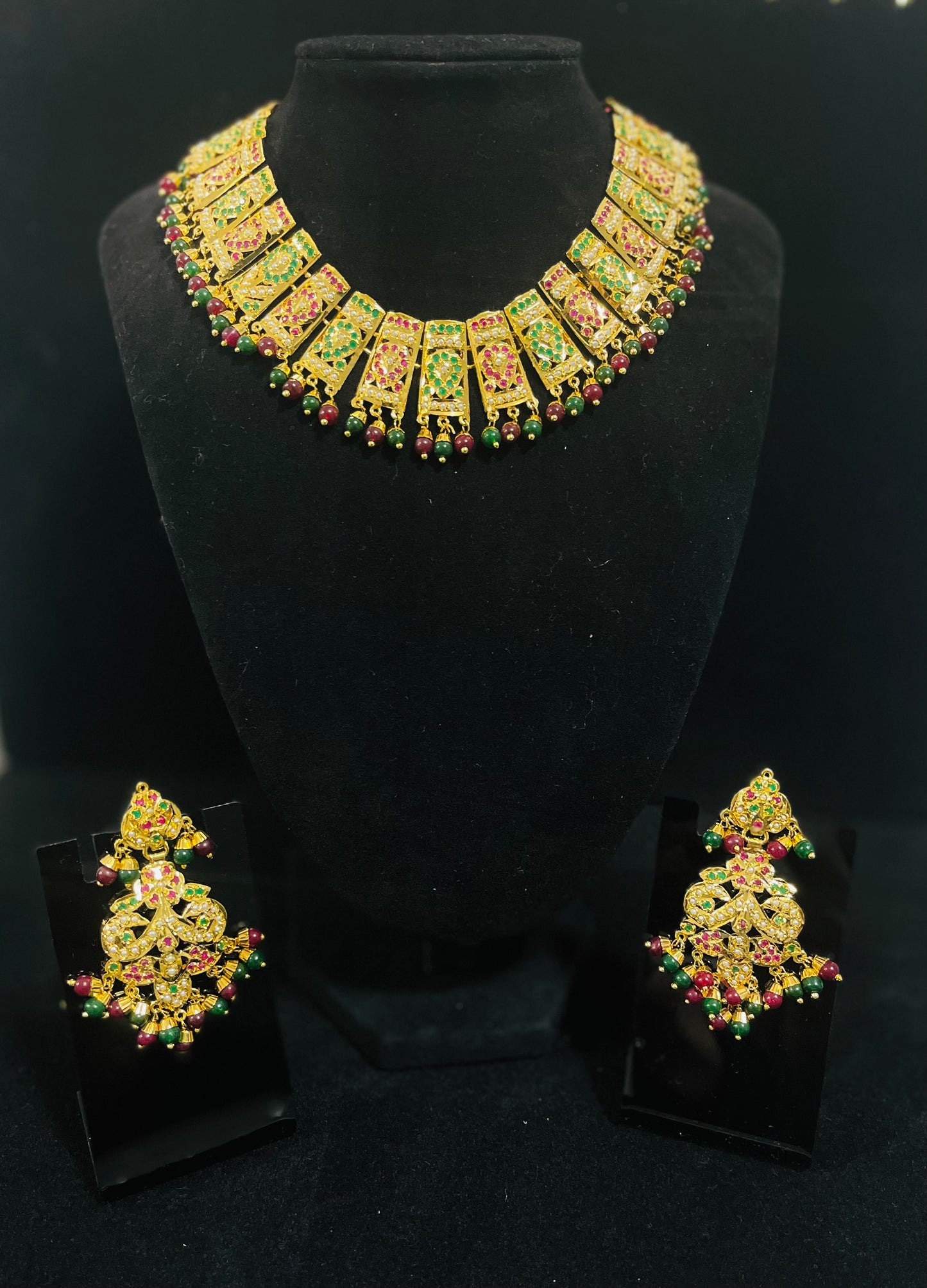 The Tikri Jadau Jewelry Set