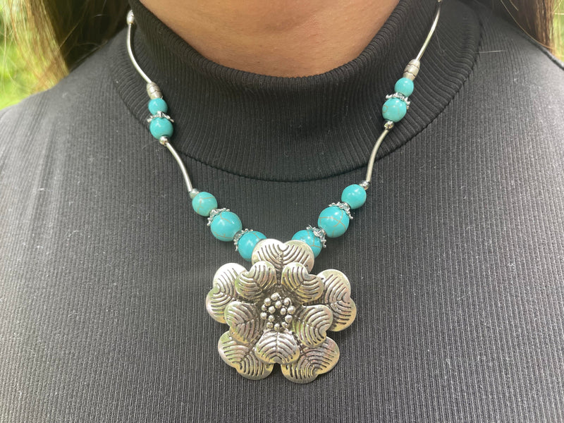 The Turquoise Beaded Floral Necklace