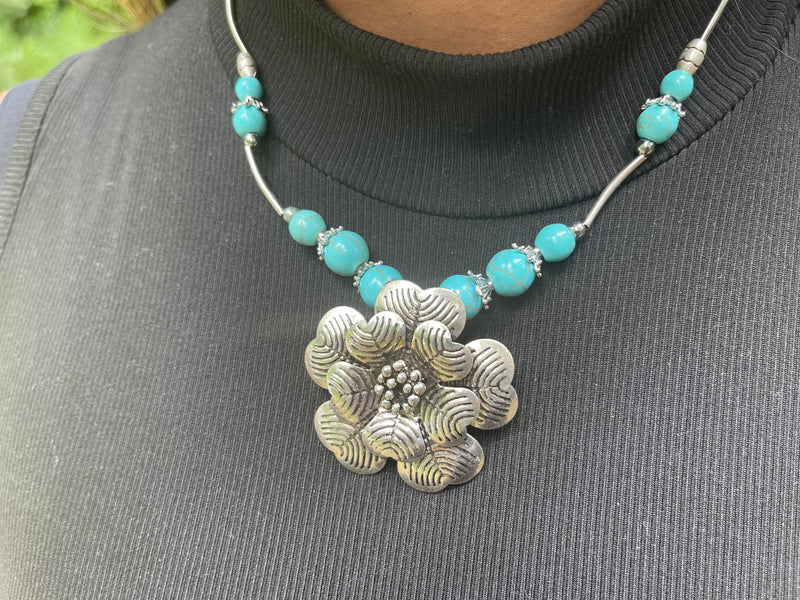 The Turquoise Beaded Floral Necklace